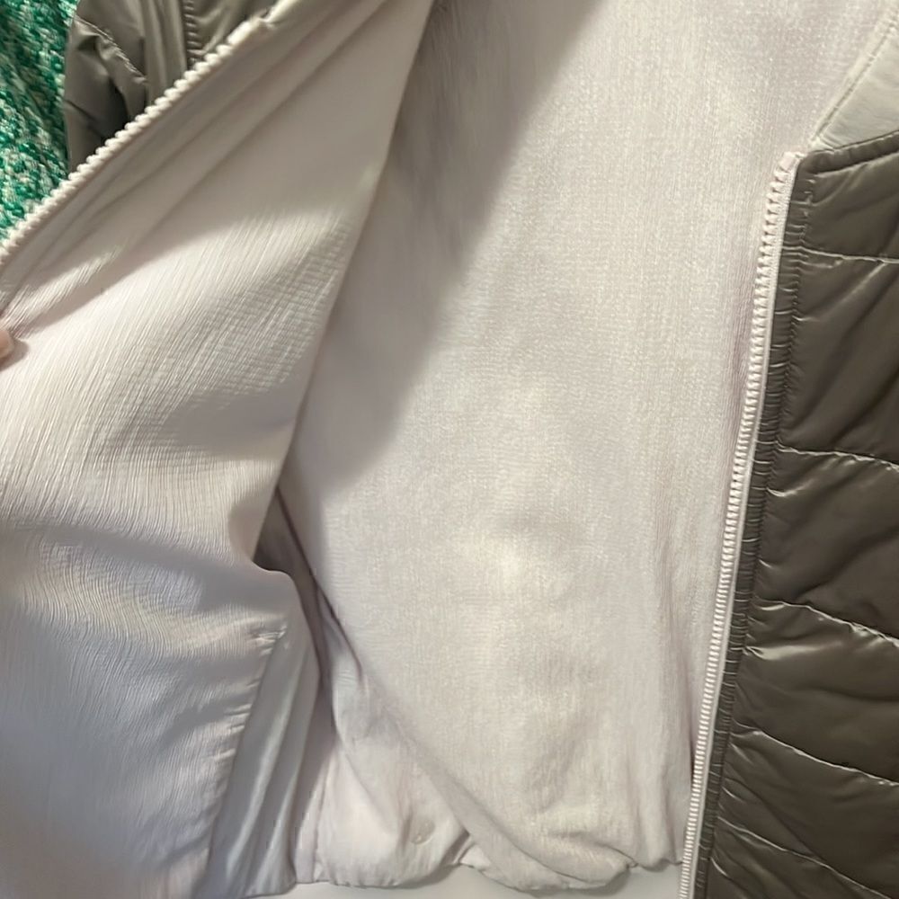 Lululemon reversible bomber jacket sz 4 EUC - Picture 2 of 2